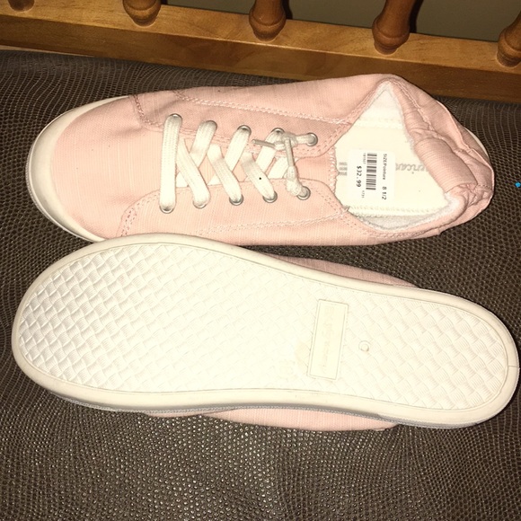 American Eagle Light Pink Canvas Shoes - Picture 2 of 4